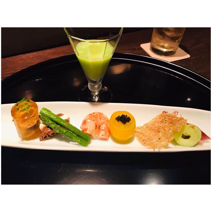 有明ゆなさんのインスタグラム写真 - (有明ゆなInstagram)「お洒落なお店に 連れてってもらっちゃった☺︎ 好きなものばかり！ 美味しすぎて幸せだった！ 大好きな姉さんとの時間は ゆなちの癒しだ〜！ . . . . #お洒落 #オシャレ #おしゃれ #お店 #おでん #たけのこ #タケノコ #竹の子 #筍 #親子丼 #美味しい #大人」4月29日 22時09分 - ariake_yuna