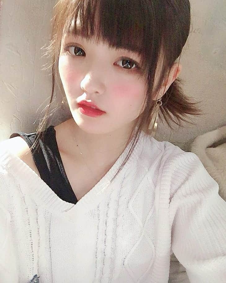 實近菜那（ななちゃら）のインスタグラム：「. . 平成が終わるなんて考えられない…🤦‍♀️ 3枚目ブレた . 平成で1番の思い出等々リプしてください👄 全員に返信します🤗💓💓 . そして!!【5月2日】令和最初に 嬉しい報告があります💕 . . #平成最後の #写真 #投稿 #いいね返し #いいねした人全員フォロー #令和 #平成最後 #平成生まれ #instagood #instalike #instadaily #instagramer #自然光 #170cm #model #清楚系女子 (？) #きっと #清楚系ギャル #さねちかなな #實近菜那 #ななちゃら」