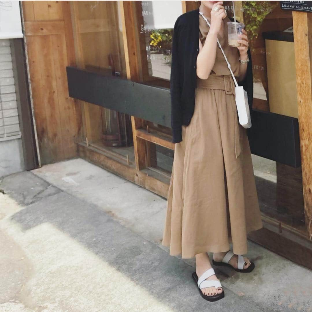 ryokoさんのインスタグラム写真 - (ryokoInstagram)「* #coordinate knit @uniqlo @uniqlo_ginza → #uvカットスーピマコットンvネックカーディガン op @damefrank_official bag @jilsander shoes @zara * 旅行にはお気に入りのワンピ着て行きました👗✨ ユニクロのカーデは限定価格でget！ UVカットもできるしサラッと羽織れて持ち運びにも便利だし旅行中重宝しました🙏🏻☀️ ザラのサンダルもお気に入り👡💕 * * #damefrank #uniqlo #uniqloginza #zara #jilsander #locari #code #outfit #fashion #outfitoftheday #kannoncoffee #coffee #ダムフランク #ユニクロ #ユニジョ #ザラ #ザラジョ #プチプラコーデ #コーデ #コーディネート #ワンピース」4月29日 22時12分 - ry.0123