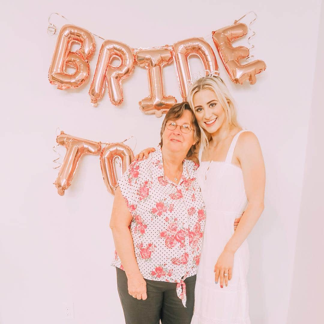 アシュリー・ケインさんのインスタグラム写真 - (アシュリー・ケインInstagram)「BRIDAL SHOWER👰🏼 So many beautiful souls💗 My heart is so full & happy! Thank you to my Maid of Honor for being so incredible and putting together a day that was filled with so much love! Thank you to everyone for being a part of this special day and for helping create memories that I won’t forget. Even if you weren’t able to make it yesterday, we felt your energy!Dalton and I are so thankful to all of you for your patience while we have been traveling everywhere✨」4月30日 8時33分 - icegirlash