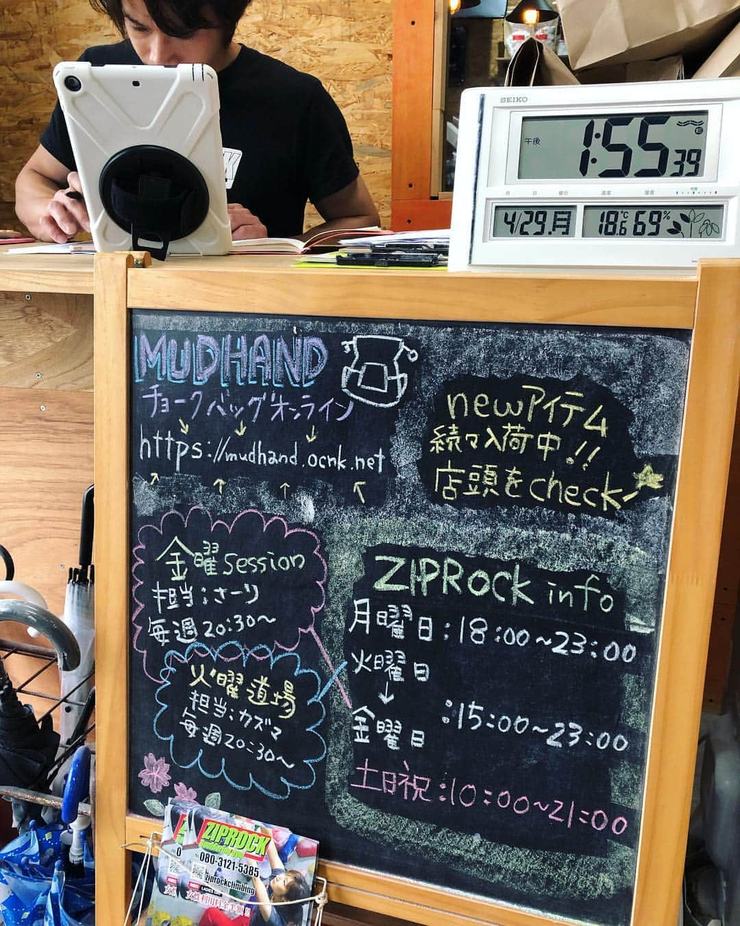 渡辺沙亜里さんのインスタグラム写真 - (渡辺沙亜里Instagram)「MUDHAND新商品続々入荷中♪ 超軽量ボトルは保温性も保冷性も抜群です(*´-`) でも値段はお手頃価格👏🏻 これからの熱い季節のお供に是非😆✨ #mudhand #ボトル」4月30日 8時56分 - saari_watanabe