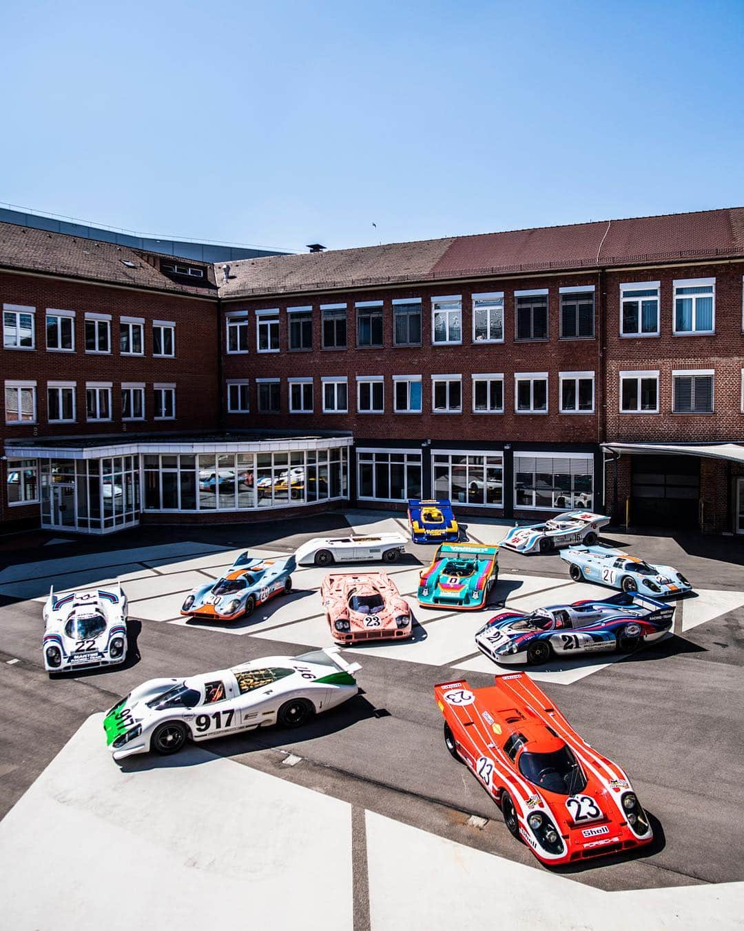 Porscheさんのインスタグラム写真 - (PorscheInstagram)「Watch the whole 917 family united in front of Werk 1 in Zuffenhausen. The @Porsche.Museum staged all generations of the legendary race car including the restored 917-001 right where the race department used to be situated back in the days. (📷: @remidargegenphotographies) #917 #Porsche917 #PorscheRacing #PorscheMuseum #Porsche」4月30日 0時18分 - porsche