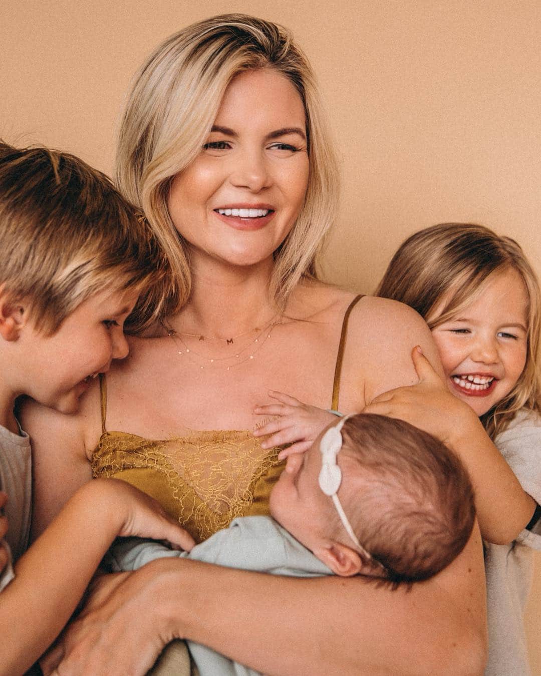 Amber Fillerup Clarkさんのインスタグラム写真 - (Amber Fillerup ClarkInstagram)「My angels 😇 in honor of Mother’s Day I am teaming up with @bychari to giveaway 12 small MAMA necklaces! I am wearing mine here layered with other ByChari pieces 💓 to enter follow @bychari and tag two mamas you love! Giveaway ends May 6th, winners announced May 7th!」4月30日 0時11分 - amberfillerup