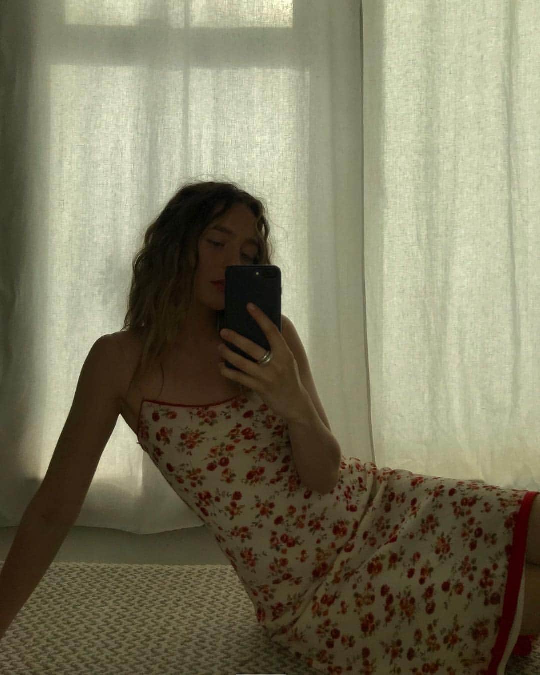 ベア・ハンソンのインスタグラム：「🌈🦋🍓🌻」