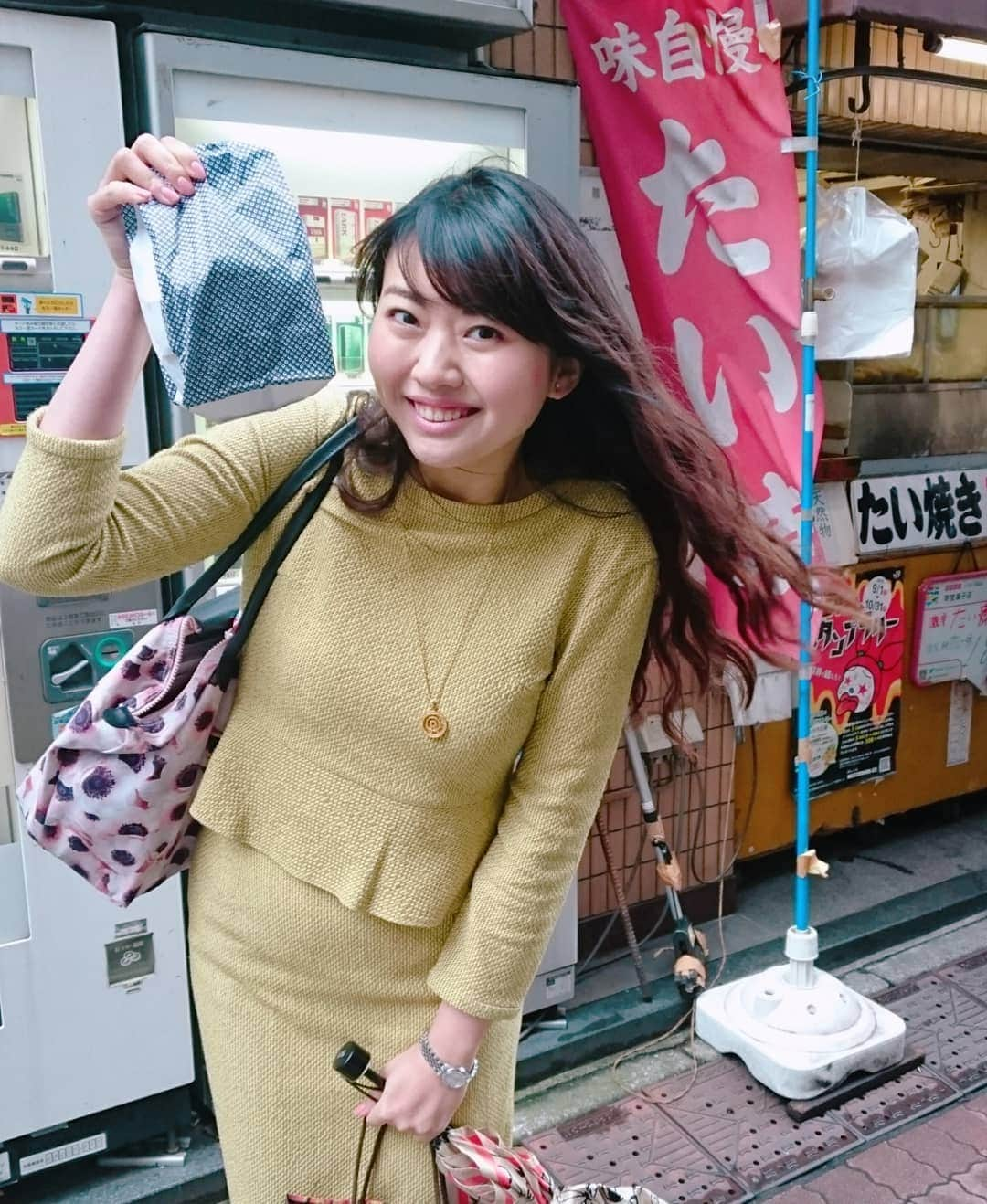 七海ひろこさんのインスタグラム写真 - (七海ひろこInstagram)「先日お世話になったたい焼き屋さんにご挨拶させていただきました。一つひとつを型に入れて目の前で焼いてくださるたい焼き。温かいお言葉も思い出話にも泣けてきます。めちゃめちゃ美味しかったです！ありがとうございますm(__)m✨ #たい焼き #つぶあん #激辛 #カレー味 #港区グルメ #ごちそうさまでした🙏」4月30日 0時28分 - nanamihiroko_