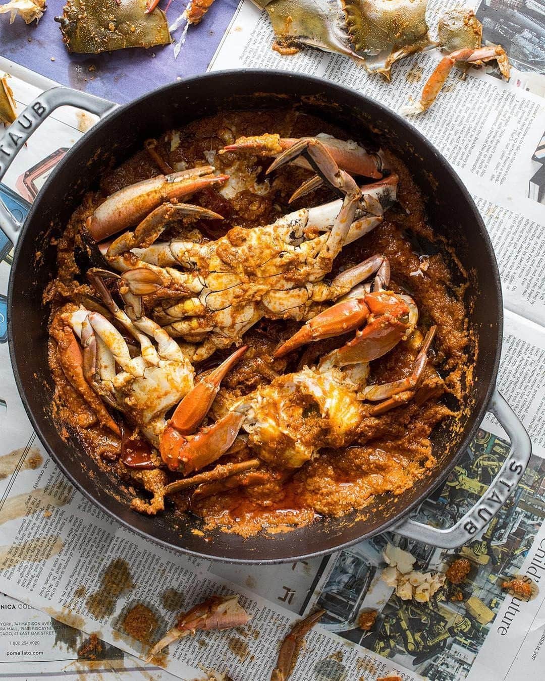 Staub USA（ストウブ）さんのインスタグラム写真 - (Staub USA（ストウブ）Instagram)「IT'S GONNA BE MAY🎵and we are so ready to get outdoors and into the sunshine. First up on our list of must-make foods is this Crab Curry from @annafgass's #HeirloomKitchen Cookbook due out 4/23.  We'll bring the white rice and napkins, you bring the cold 🍺. Photograph by our friend @andrewscrivani. Styling by @alexandra.utter.」4月30日 0時30分 - staub_usa
