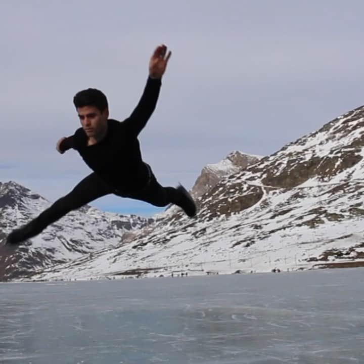 ハビエル・ラジャのインスタグラム：「Throwback to this spectacular scene in Lago Bianco for the ‘International Dance Day’ doing what l love ⛸ ❄️」