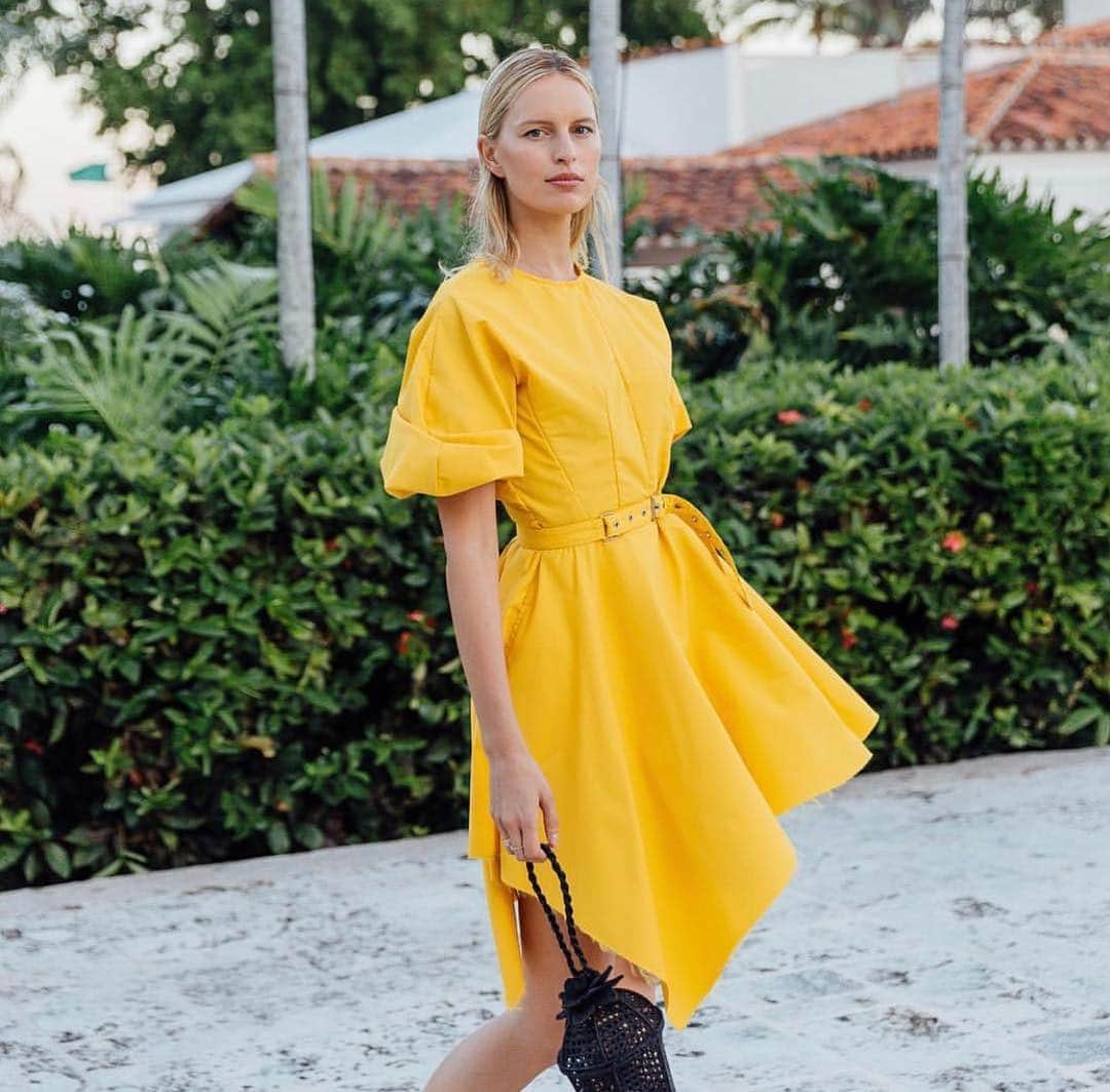 Marques Almeidaさんのインスタグラム写真 - (Marques AlmeidaInstagram)「The beautiful @karolinakurkova looking incredible in our Resort 19 dress 😍💛 Shop via the link in our in our bio」4月30日 0時31分 - marques_almeida