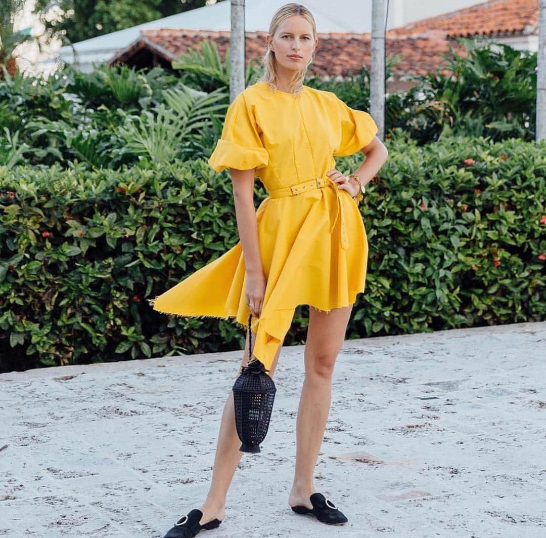 Marques Almeidaさんのインスタグラム写真 - (Marques AlmeidaInstagram)「The beautiful @karolinakurkova looking incredible in our Resort 19 dress 😍💛 Shop via the link in our in our bio」4月30日 0時31分 - marques_almeida