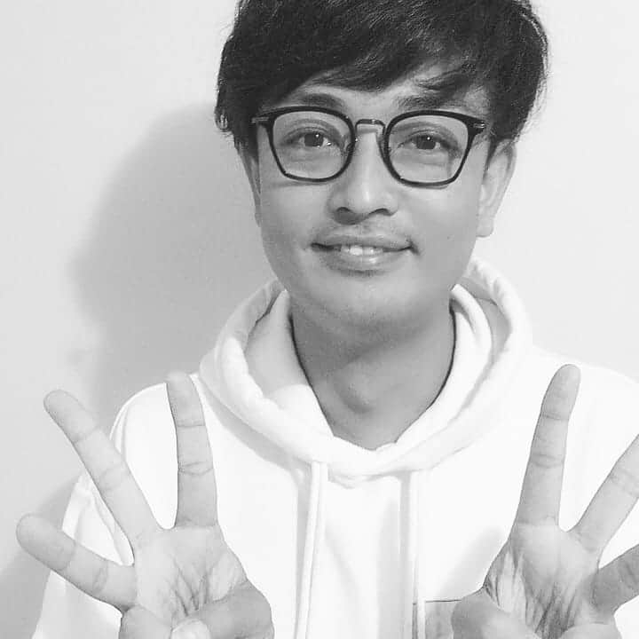 中村昌也のインスタグラム：「４月３０日、３３歳になりました‼️ 平成最後の日に誕生日なんて…… 何か素敵やん。。。 よーし、令和もやるぞ～✨ #EXILEあつしさん#サンドウィッチマン富澤さん#Mr.オクレさん #おめでとうございます！ #同じ誕生日」