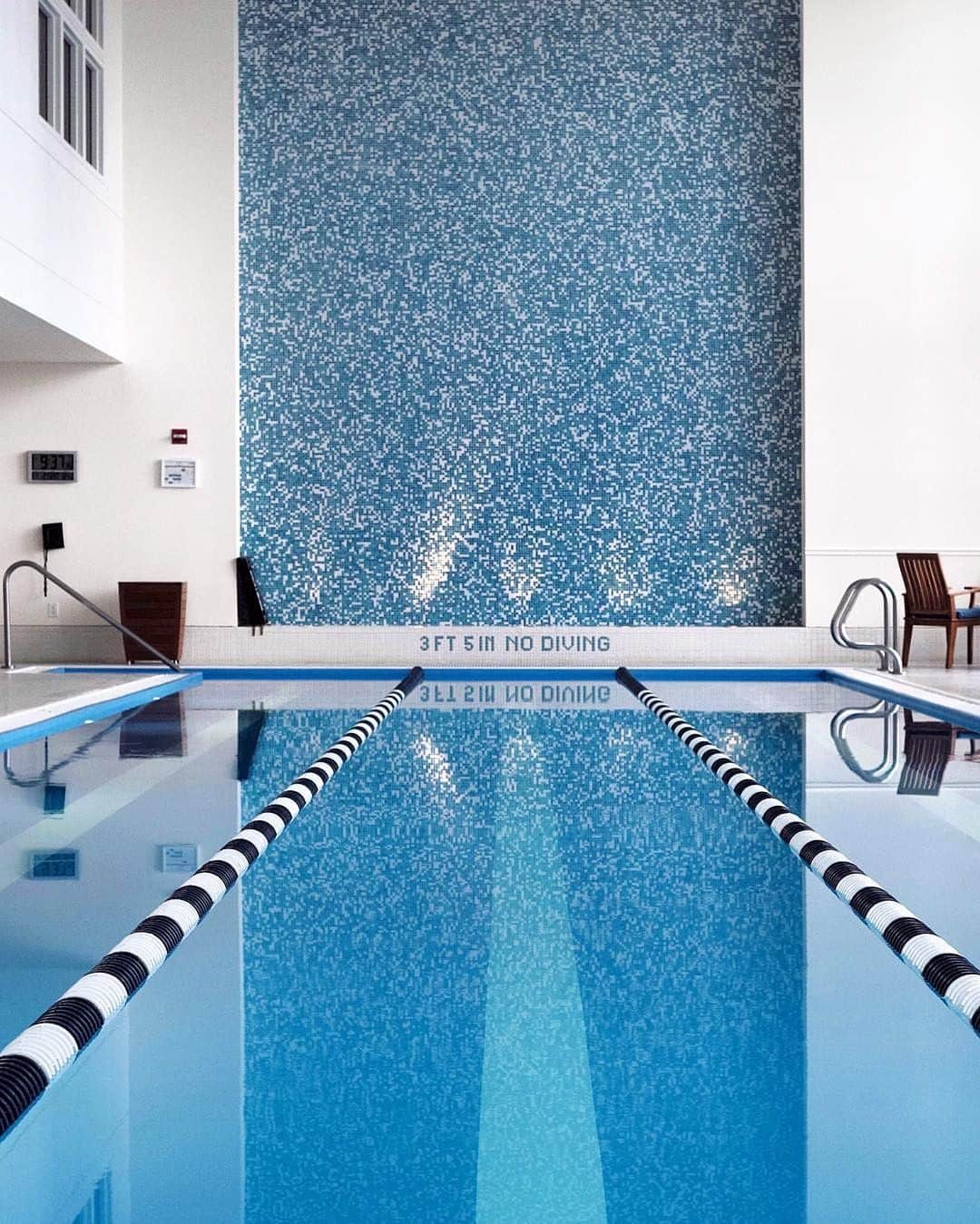 The Peninsula Hotelsさんのインスタグラム写真 - (The Peninsula HotelsInstagram)「Care for a dip? @thepeninsulachi’s indoor pool is the perfect spot to spend an afternoon, rain or shine! 📸@mister_lobb. . . . . . . #peninsulahotels #luxuryhotels #luxuryhotelexperience #luxurytravel #travel #beautifuldestinations #welltraveled #traveldiaries #jetset #jetsetter #hotel #hotellife」4月30日 0時48分 - peninsulahotels