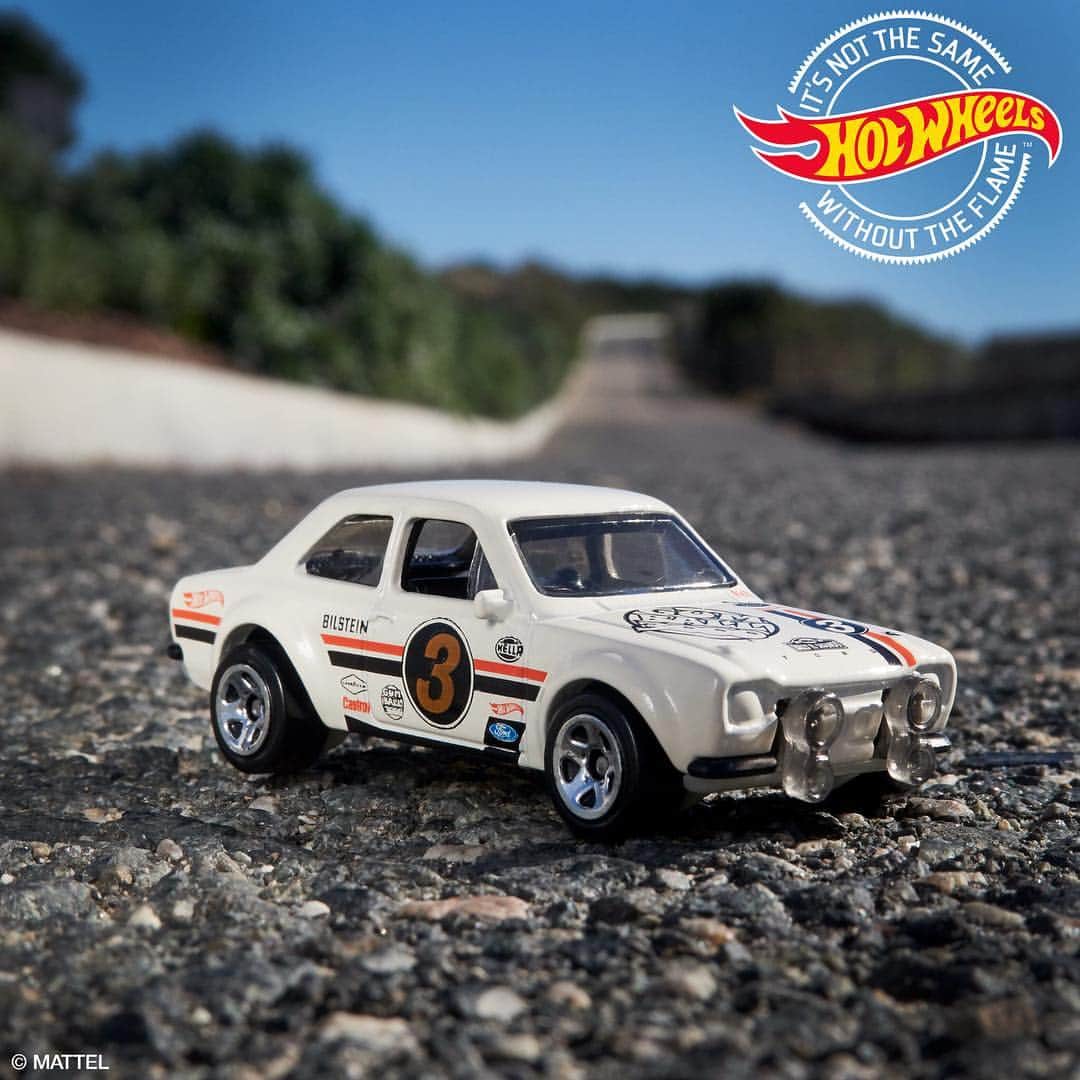 Hot Wheelsさんのインスタグラム写真 - (Hot WheelsInstagram)「From Mykonos to Ibiza, the @Gumball3000 Ford Escort is ready to take this insanely awesome journey with you! #HotWheels #Gumball3000 . . . #hotwheels #Ford #Bilstein #Castrol #Goodyear #hotwheelscollector #diecast」4月30日 0時49分 - hotwheelsofficial