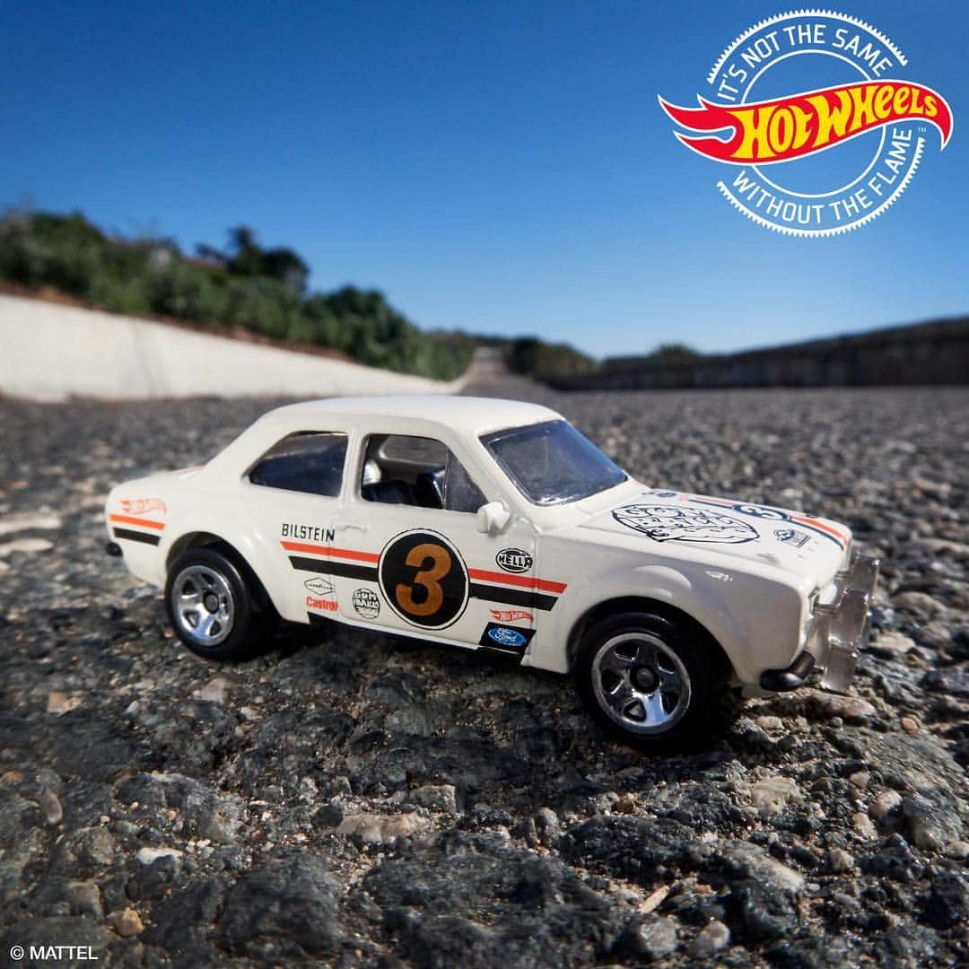 Hot Wheelsさんのインスタグラム写真 - (Hot WheelsInstagram)「From Mykonos to Ibiza, the @Gumball3000 Ford Escort is ready to take this insanely awesome journey with you! #HotWheels #Gumball3000 . . . #hotwheels #Ford #Bilstein #Castrol #Goodyear #hotwheelscollector #diecast」4月30日 0時49分 - hotwheelsofficial