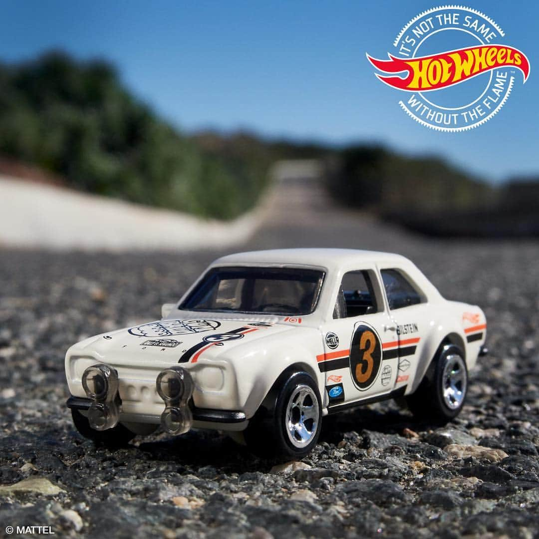 Hot Wheelsさんのインスタグラム写真 - (Hot WheelsInstagram)「From Mykonos to Ibiza, the @Gumball3000 Ford Escort is ready to take this insanely awesome journey with you! #HotWheels #Gumball3000 . . . #hotwheels #Ford #Bilstein #Castrol #Goodyear #hotwheelscollector #diecast」4月30日 0時49分 - hotwheelsofficial