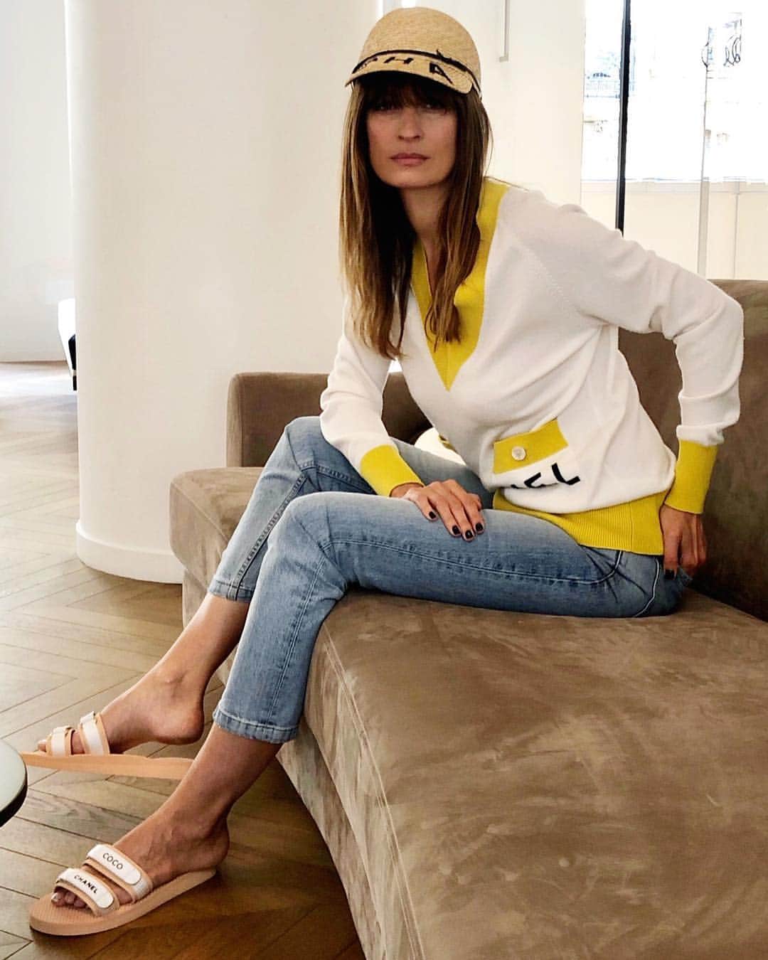 カロリーヌ・ド・メグレのインスタグラム：「Summer ☀️ @chanelofficial  By @cdmdiary」