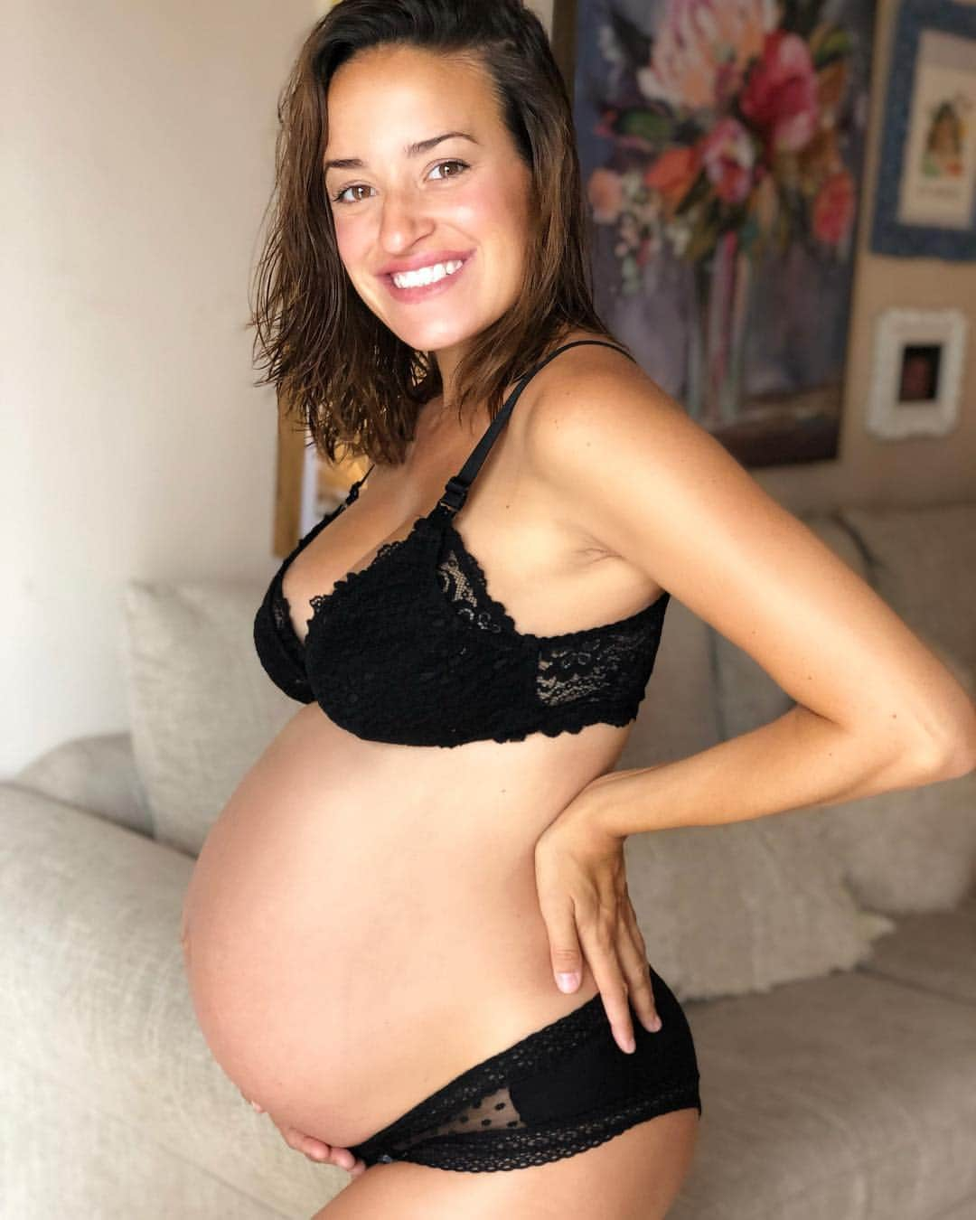 ジェマ・マリンさんのインスタグラム写真 - (ジェマ・マリンInstagram)「#38weekspregnant and I AM READY for you Daniela!!!! I’m gonna go up with the Raspberry leaf tea, prim rose oil, gonna begin squating and moving this baby in the birthing ball to come out! ❤️💃🏻 . . . . Lingerie @glammom.se  #bump #momislife #pregnancy #pregnant #momtobe #ready #mommy #mom #mama」4月30日 1時11分 - gemma_marin