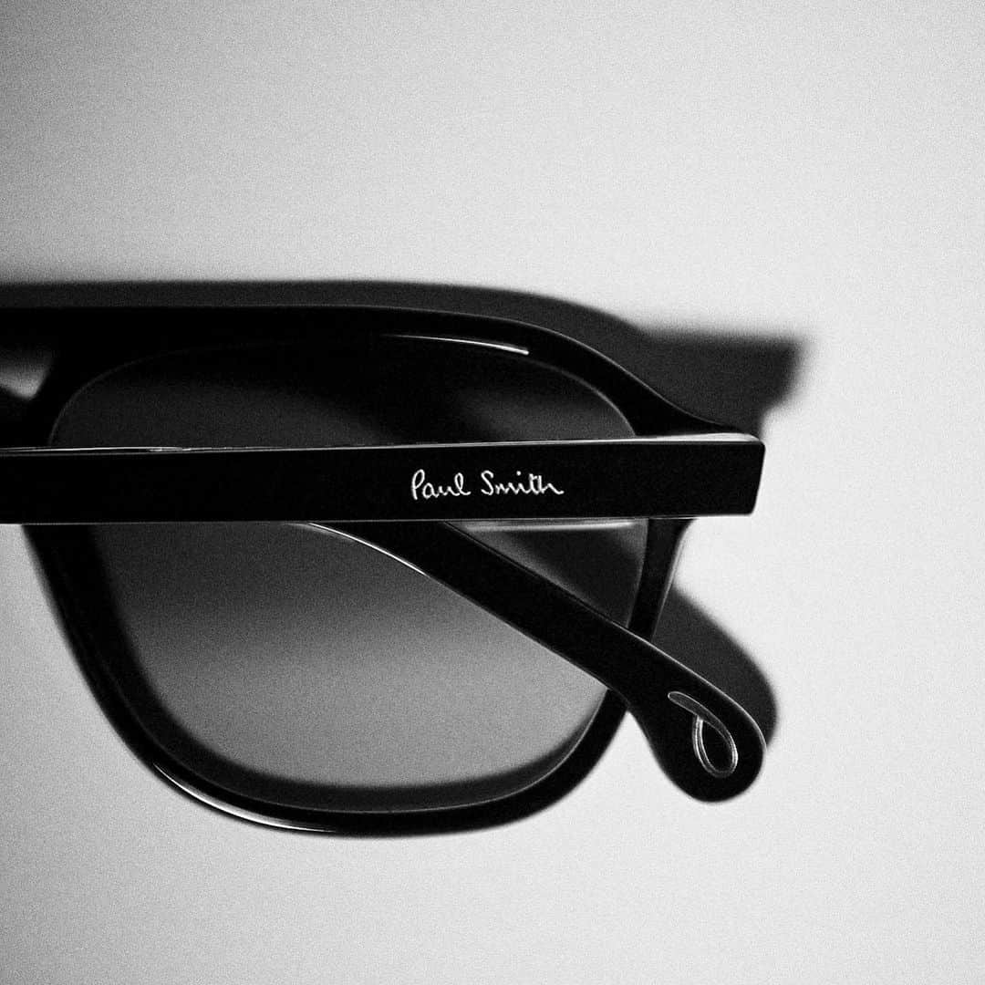 ポールスミスさんのインスタグラム写真 - (ポールスミスInstagram)「Subtle elements of #paulsmith branding have been encoded into the design of the new Eyewear collection. This inlaid “P” in the temple tip mirrors the handwritten P in the Paul Smith logo」4月30日 1時10分 - paulsmithdesign