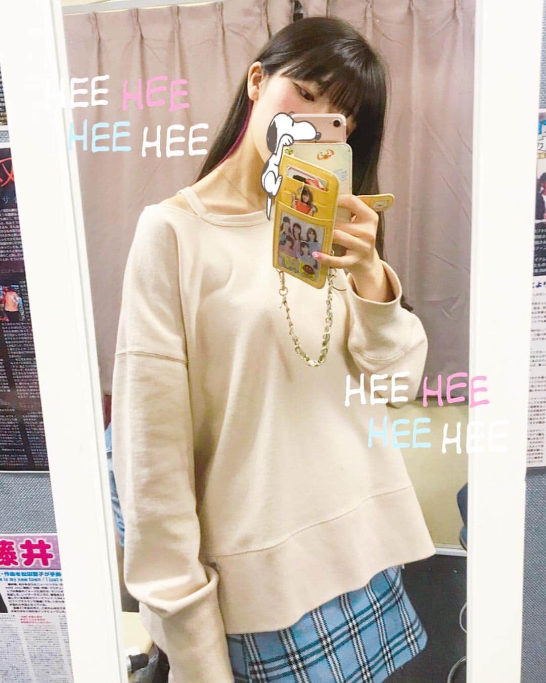 ぱいぱいでか美のインスタグラム：「ちょっと前にゲットしてからヘビロテしてる DISCUS×Freak's Storeのスウェット〜 ꙳ #tops #discusathletic #freaksstore  #俺はインスタグラマーになりてぇ ↑たまにハッシュタグエゴサ(?)していいねしに行っている ꙳ 寒の戻り的なのしんどいけど 暖かい日も増えてきてこういうスウェットとかロンtee1枚で昼間は歩けそうな感じ 良すぎる、良い気温、ありがとうございます。 DISCUSのカジュアル感と生地の強さにFreak's Storeの女っぽさ足されてて最高です〜 これくらいの肌見せ好きですわ〜 横のピッて切れ込みも良いですわ〜 あと袖に親指通す穴もありますわ〜 まだあるのかな？と思ってFreak's Storeの公式通販見たら色違いはまだあった &まさかの半袖ver.が出ていた……！ 半袖も買っちゃおっかなーーー。 これ可愛いよほんと！おすすめ！ . GWやからみんな起きとるやろと思っていつもより遅い更新ですがみんな何してるんですか！ 5/3は下北沢ERAにお誕生日祝いに来てよねー！ ハイライトにチケットリンク飛べるものあります！ ☟詳細☟ 5/3金㊗︎下北沢ERA 17:30〜 前売¥3000+D O.A：milco MIC  RAW  RUGA (laboratory) 新しい学校のリーダーズ 怪奇！YesどんぐりRPG ぱいぱいでか美withメガエレファンツ SP10秒だけゲスト♡絵恋ちゃん」