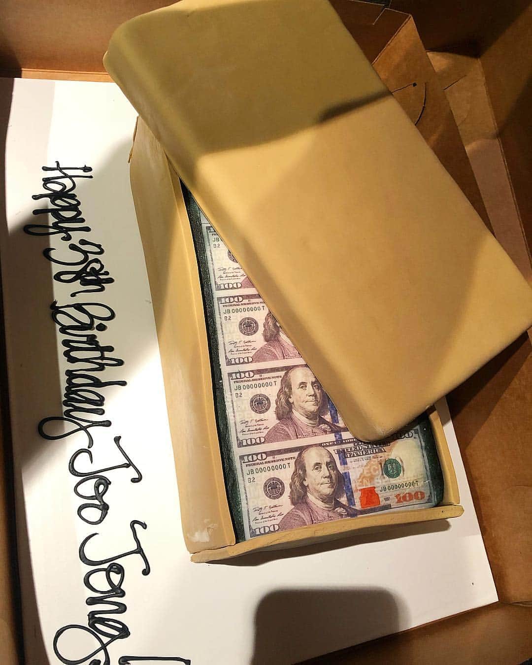 パク・ヒヨンさんのインスタグラム写真 - (パク・ヒヨンInstagram)「My husband little surprise #birthdaycake  Happy birthday!!🎉🎊」4月30日 1時40分 - heeyounglpga