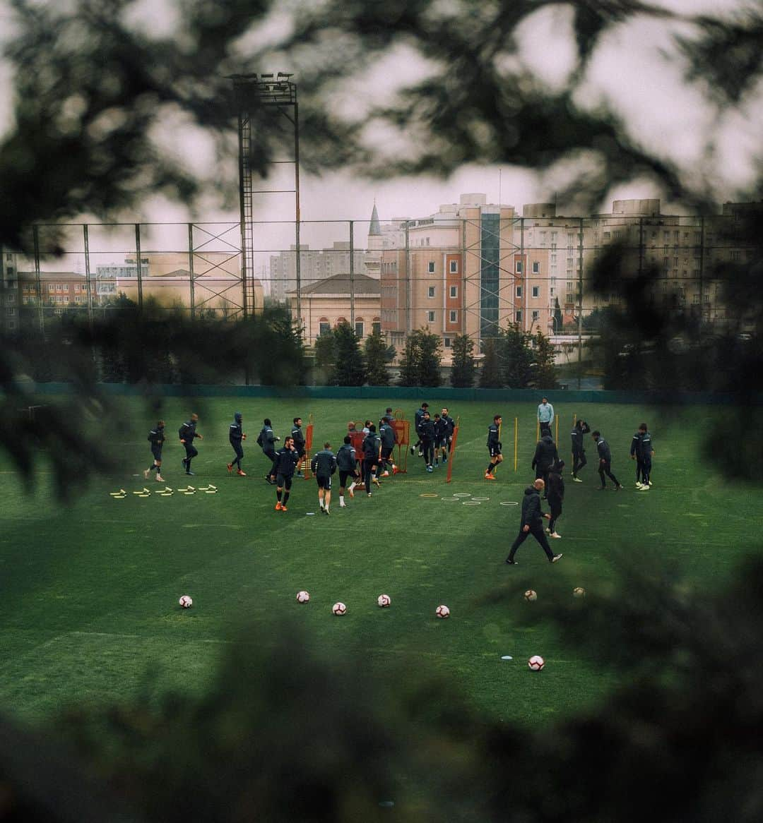 ミロシュ・ヨイッチのインスタグラム：「Slide to zoom into the training session 👀😋 #milosjojic」