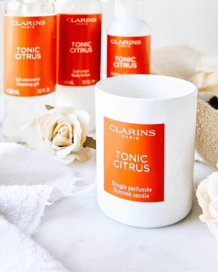 Clarins Italiaさんのインスタグラム写真 - (Clarins ItaliaInstagram)「Pelle morbida e profumata con i sentori freschi e deliziosi di Limone: prova la Linea Relax at Home di #Clarins . . . . Una collezione pensata per energizzare te e la tua casa con una deliziosa candela, il gel doccia e l'irresistibile latte corpo! Lasciati avvolgere a 360° dal benessere Clarins! - Repost @ariannaandreani --------------------------------- #ClarinsSkinCare #ClarinsHome #BodyCare #BodyRoutine #RelaxAtHomeClarins #RelaxAtHome」4月30日 2時00分 - clarinsitalia