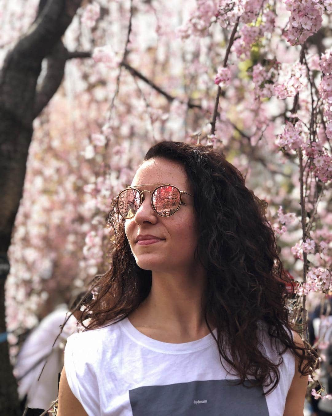 ロベルタ・ロデギエーロさんのインスタグラム写真 - (ロベルタ・ロデギエーロInstagram)「#tb to beautiful Sakura season in Japan 🌸 #whereisthesun #lookingforsummer」4月30日 2時06分 - robyrode