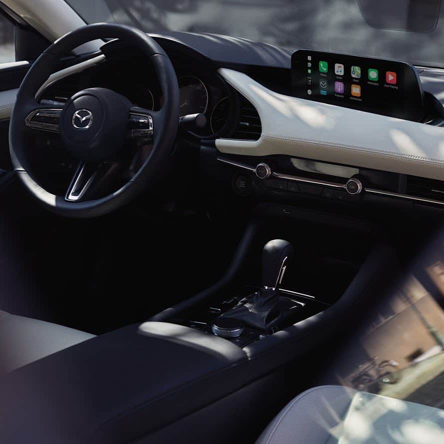 MAZDA Canadaさんのインスタグラム写真 - (MAZDA CanadaInstagram)「Take your world with you wherever you go with standard Apple CarPlay in the 2019 #Mazda3.」4月30日 2時21分 - mazdacanada