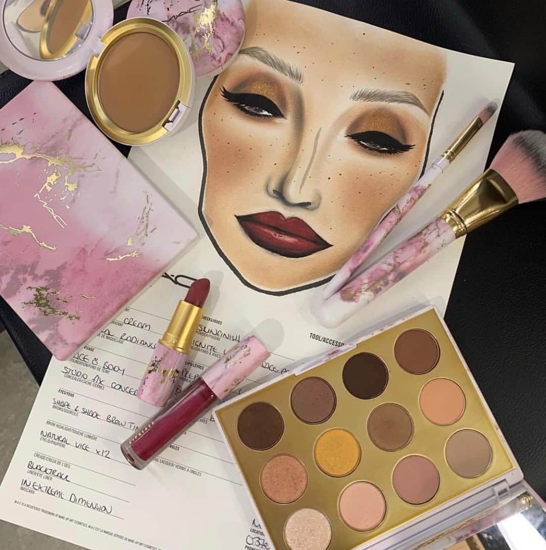 M·A·C Cosmetics UK & Irelandさんのインスタグラム写真 - (M·A·C Cosmetics UK & IrelandInstagram)「1 palette = looks for days⁣ ⁣How do you style yours?#MACElectricWonder 💄Eye Shadow Palette in Natural Vice, Natural Born Leader Lipstick, 126SES and 234SES Brushes, Make Me Mercurial and Sun Soaked Bronzing Powder.⁣ 👩🏼‍🎨 M·A·C Retail Artist @kerriee_bee ⁣」4月30日 2時22分 - maccosmeticsuk