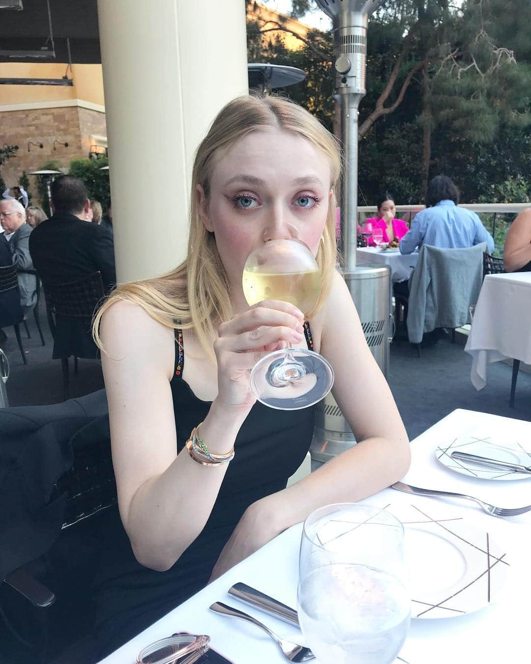 ダコタ・ファニングさんのインスタグラム写真 - (ダコタ・ファニングInstagram)「Monday Mood」4月30日 2時47分 - dakotafanning