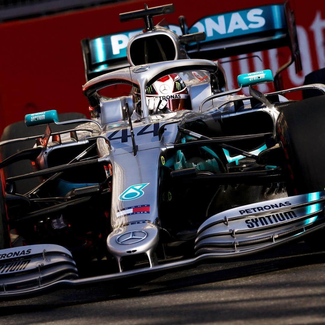 のインスタグラム：「This car... 😍😍😍 Double-tap if you’re falling in love with W10 too! ❤️ • #MercedesAMGF1 #Mercedes #AMG #F1 #PETRONASmotorsports #LH44 #AzerbaijanGP #Baku」