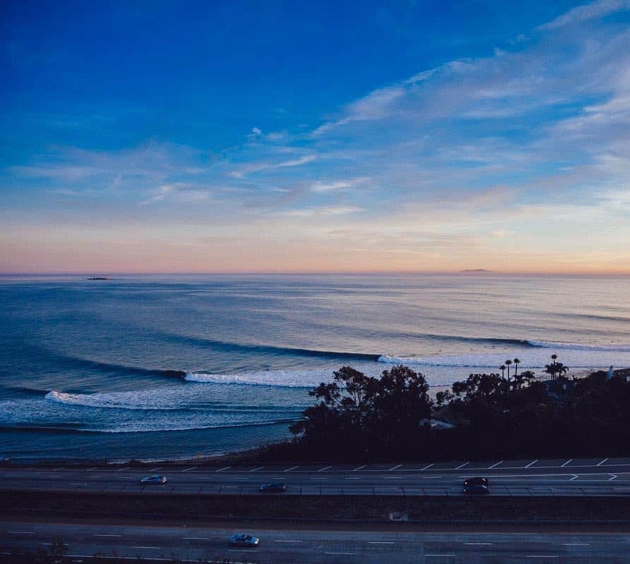 surflineさんのインスタグラム写真 - (surflineInstagram)「The Golden State has fun waves year-round, no doubt about that. But have you ever wondered what time of year is best in Southern California? Director of Forecasting Kevin Wallis explains SoCal’s seasonal wave quality and weighs their pros and cons — link in bio. 📷: @miahklein」4月30日 2時56分 - surfline