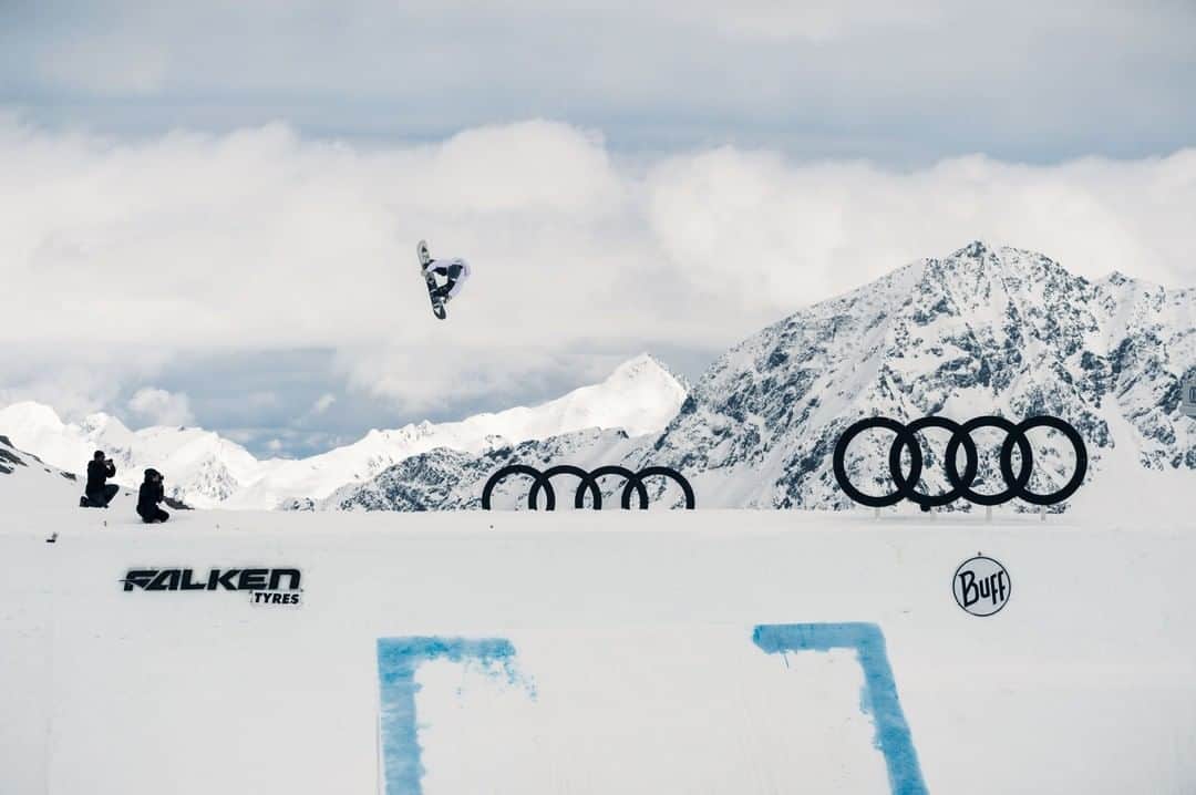 のインスタグラム：「@yukafujiforest threw down at last week's @audinines, and came away with first! Congrats to her and other top finishers on the #BurtonTeam, including @clemensmillauer and @leila_iwabuchi. 🏆🍾 #AudiNines」