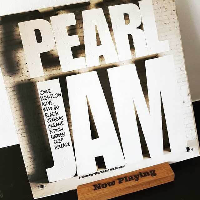 パール・ジャムさんのインスタグラム写真 - (パール・ジャムInstagram)「Which #PearlJam album do you start your week with? @konuguzellik chooses Ten.」4月30日 3時01分 - pearljam