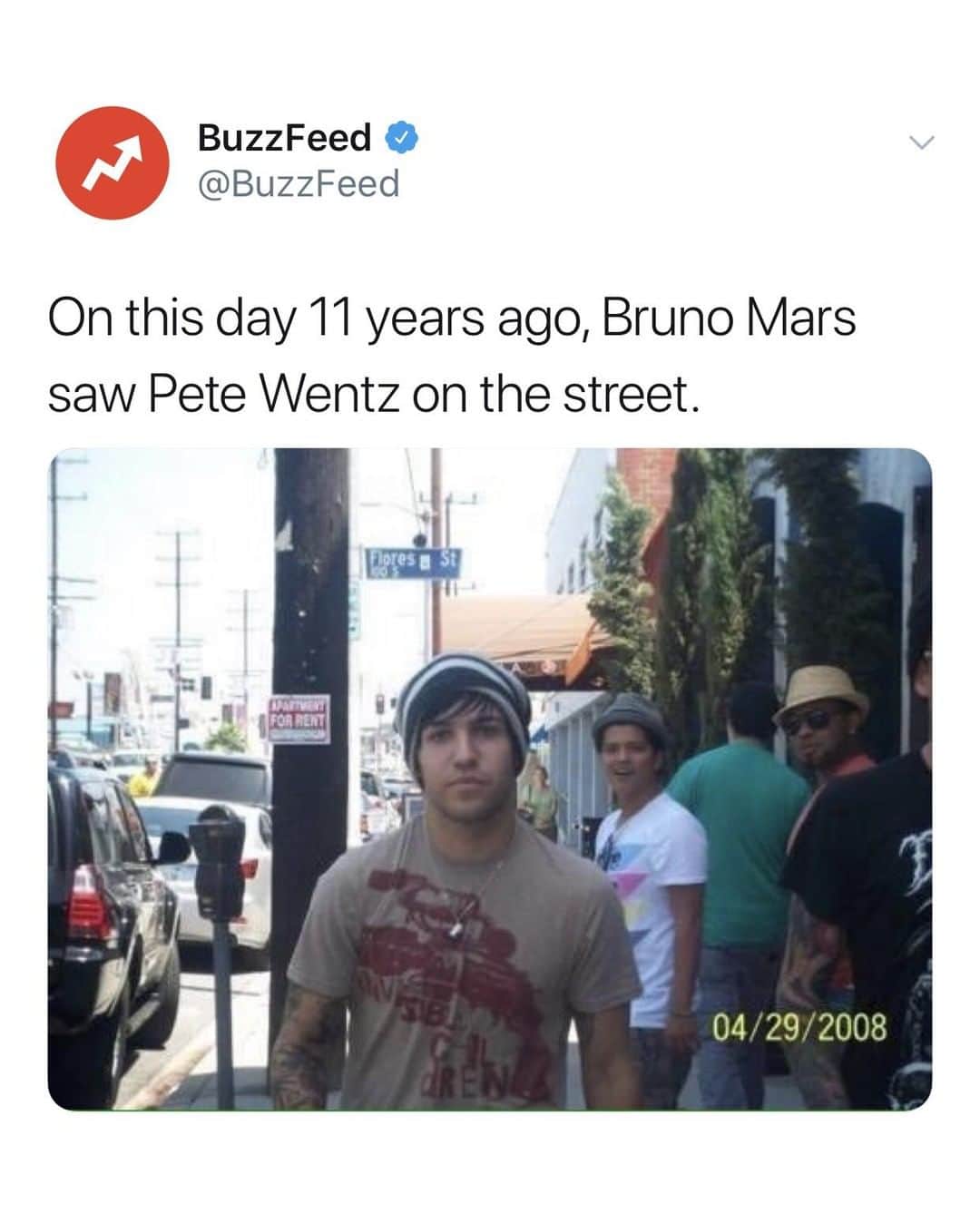 BuzzFeedさんのインスタグラム写真 - (BuzzFeedInstagram)「happy "Bruno Mars saw Pete Wentz" day!」4月30日 3時03分 - buzzfeed