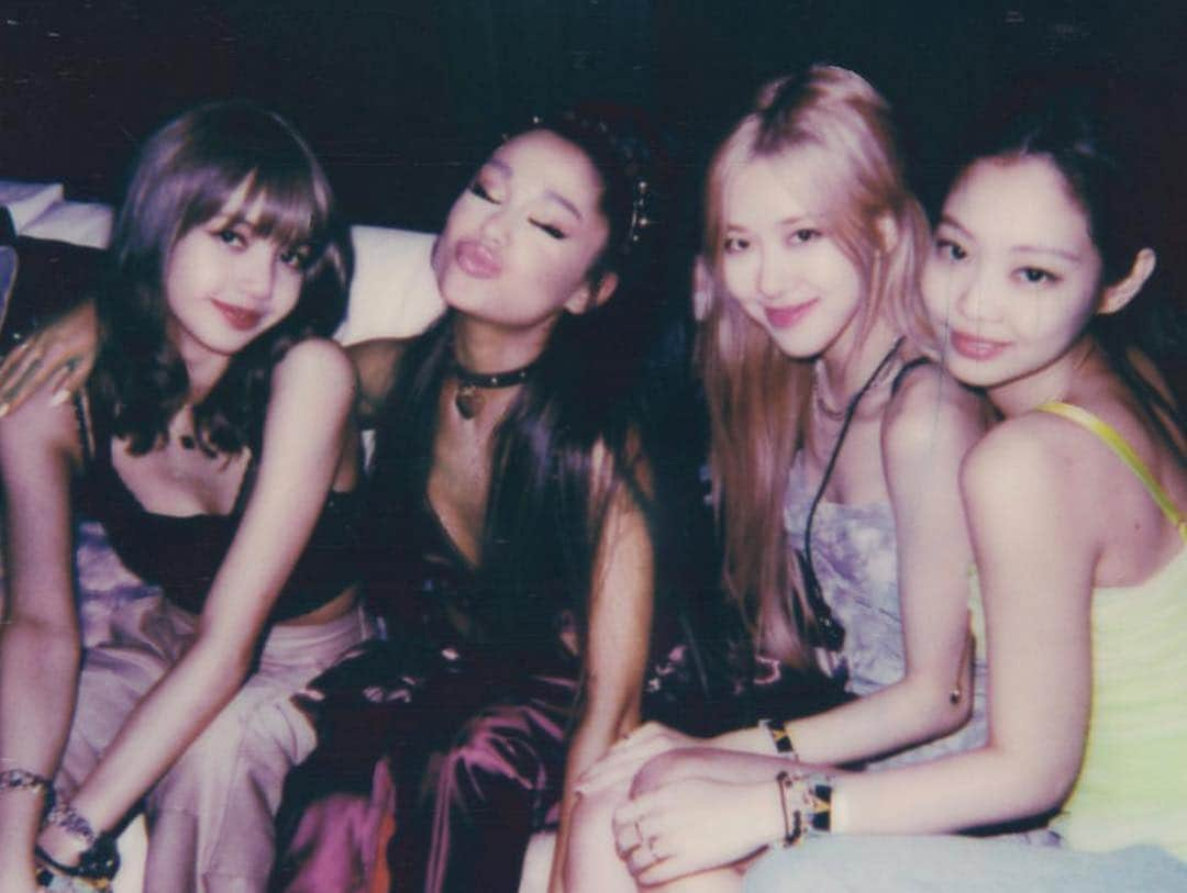 Alfredo Floresさんのインスタグラム写真 - (Alfredo FloresInstagram)「📸 @arianagrande x @blackpinkofficial #arichella」4月30日 3時11分 - alfredoflores