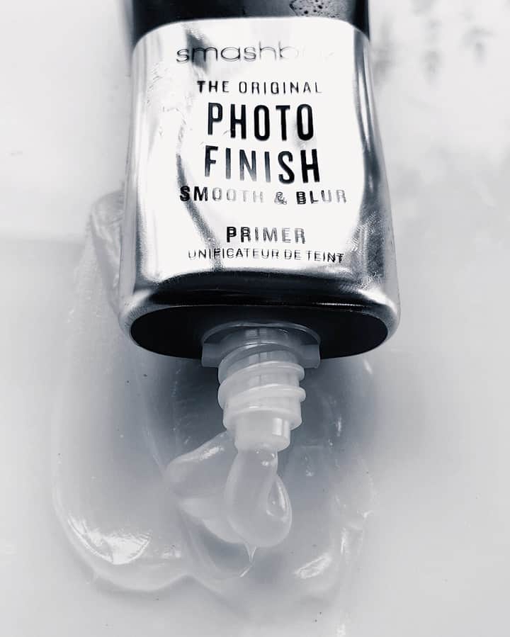 Smashboxのインスタグラム：「Original Photo Finish Smooth & Blur Primer goes on crystal-clear 💫 It's suitable for all skin types and keeps your foundation color-true 💫 #crueltyfree #SmashboxPrimer」