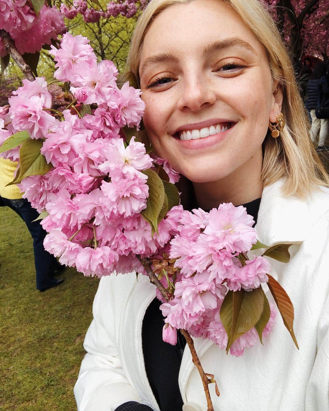 Estée Lalondeのインスタグラム：「🌸💗 #ELtravels」