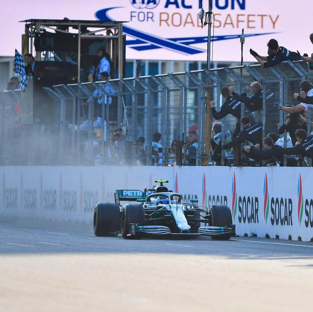 モンスターエナジーさんのインスタグラム写真 - (モンスターエナジーInstagram)「Talk about a picture perfect weekend for @valtteribottas as he races to an @f1 win with @mercedesamgf1 teammate @lewishamilton in 2nd at the #AzerbaijanGP! #F1 #Formula1 #MonsterEnergy」4月30日 3時37分 - monsterenergy