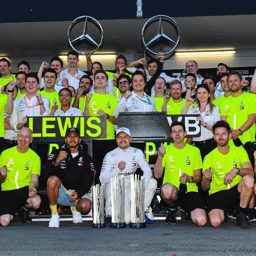 モンスターエナジーさんのインスタグラム写真 - (モンスターエナジーInstagram)「Talk about a picture perfect weekend for @valtteribottas as he races to an @f1 win with @mercedesamgf1 teammate @lewishamilton in 2nd at the #AzerbaijanGP! #F1 #Formula1 #MonsterEnergy」4月30日 3時37分 - monsterenergy