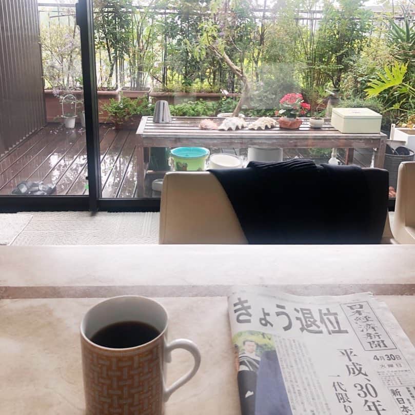 市川海老蔵 （11代目）さんのインスタグラム写真 - (市川海老蔵 （11代目）Instagram)「* Good morning. Feeling good to see rains on this last day of Heisei as it feels like water cleans off everything happened in the era of Heisei.  おはようございます。 平成最後の1日が雨で 私はなんとなく嬉しく感じる。  平成の良いことも悪いことも 全て水に流してくれるように 一瞬感じました。  #市川海老蔵 #海老蔵 #成田屋 #歌舞伎  #ABKAI #ABMORI #ebizoichikawa #ebizo #kabuki #thunderparty  #classic」4月30日 9時19分 - ebizoichikawa.ebizoichikawa