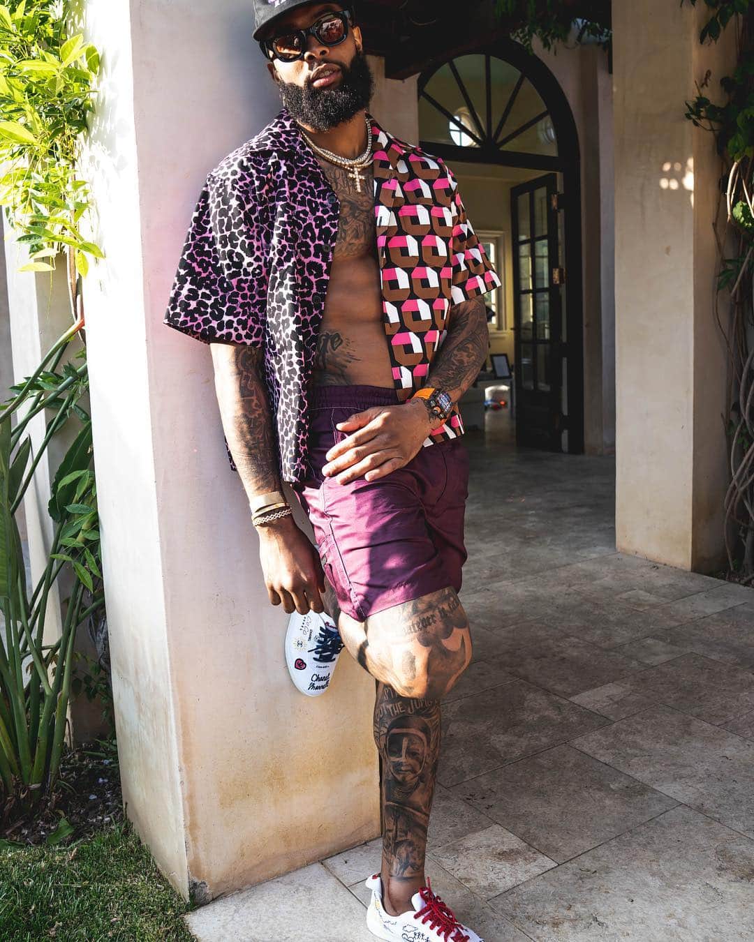 オデル・ベックハン・ジュニアのインスタグラム：「“Back in that Prada I like how it fit on me, yea I got tht 🤬 on me...”」
