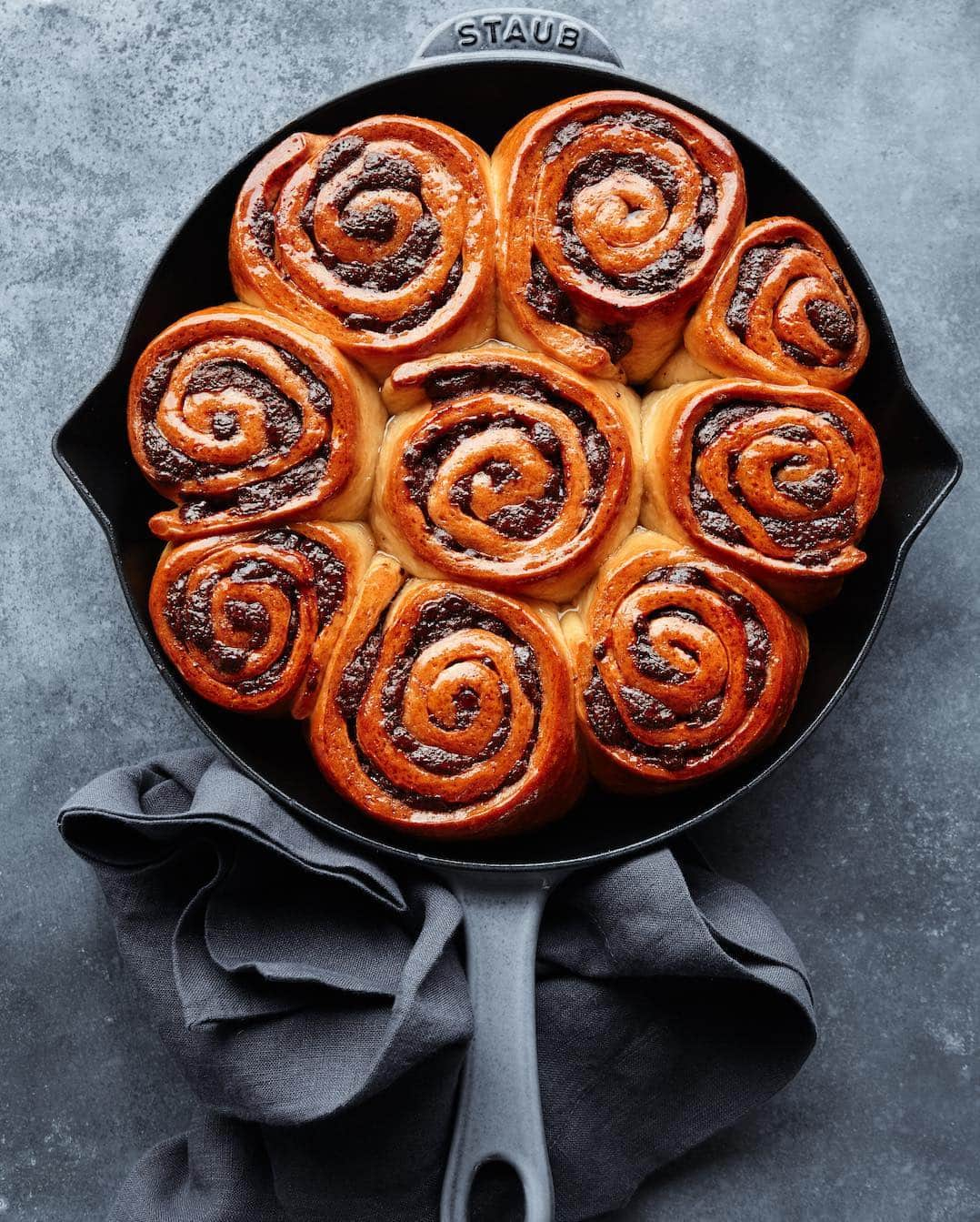 Staub USA（ストウブ）さんのインスタグラム写真 - (Staub USA（ストウブ）Instagram)「We can’t think of a better #Mothersdaygift than a Staub Cast Iron Fry Pan and a Staub Cookbook. Wait… one filled with these Chocolate Babka Morning Buns from the #Staubcookbook (recipe by @hummingbirdhigh!) would actually be better! Grab the recipe, the Fry Pan and the #StaubCookbook through the link in profile!  http://bit.ly/ChocolateBabkaBuns」4月30日 3時59分 - staub_usa