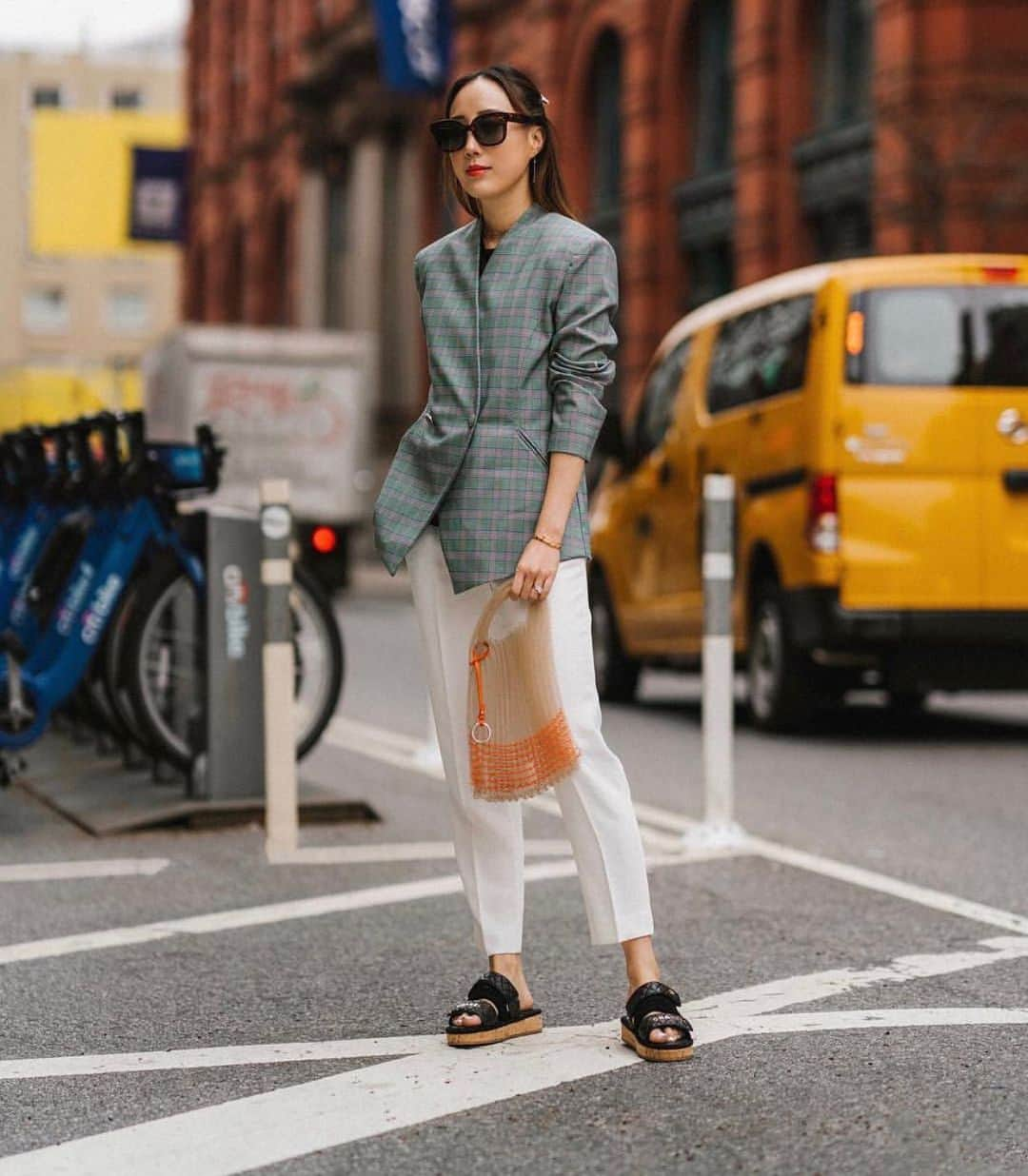 LIECOLLECTIONさんのインスタグラム写真 - (LIECOLLECTIONInstagram)「Check Please: Stop traffic like @eggcanvas in the SS19 Belted Plaid Blazer! Style with jeans and sandals for the perfect Spring weekday look.  #liecollection #newcollection #sunnyday #LIElook #runwayshow  #ss19look #repost #daylook #collection #LIE #yellowcab #ss19 #lielook #outfitdujour #plaidpants #plaidsuit #spring #summer #suit #streetstyle #check」4月30日 4時05分 - liecollection_