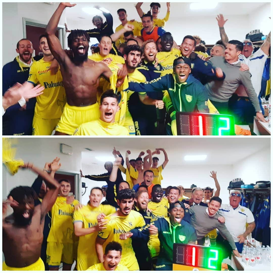 ACキエーヴォ・ヴェローナさんのインスタグラム写真 - (ACキエーヴォ・ヴェローナInstagram)「#Primavera1Tim 💭💛💙 Il sogno Playoff scudetto continua! BRAVI RAGAZZI!!!! 👏👏👏💪💪💪 💭💛💙 The Playoff dream continues! GOOD JOB, GUYS!!!! 👏👏👏💪💪💪 #TorinoChievo 1️⃣-2️⃣ #Primavera #chievoverona #Primavera1Tim #campionato #Playoff #TorinoChievo #gialloblù #ForzaChievo #AvantiTutta #Football #Dream」4月30日 4時17分 - acchievoverona