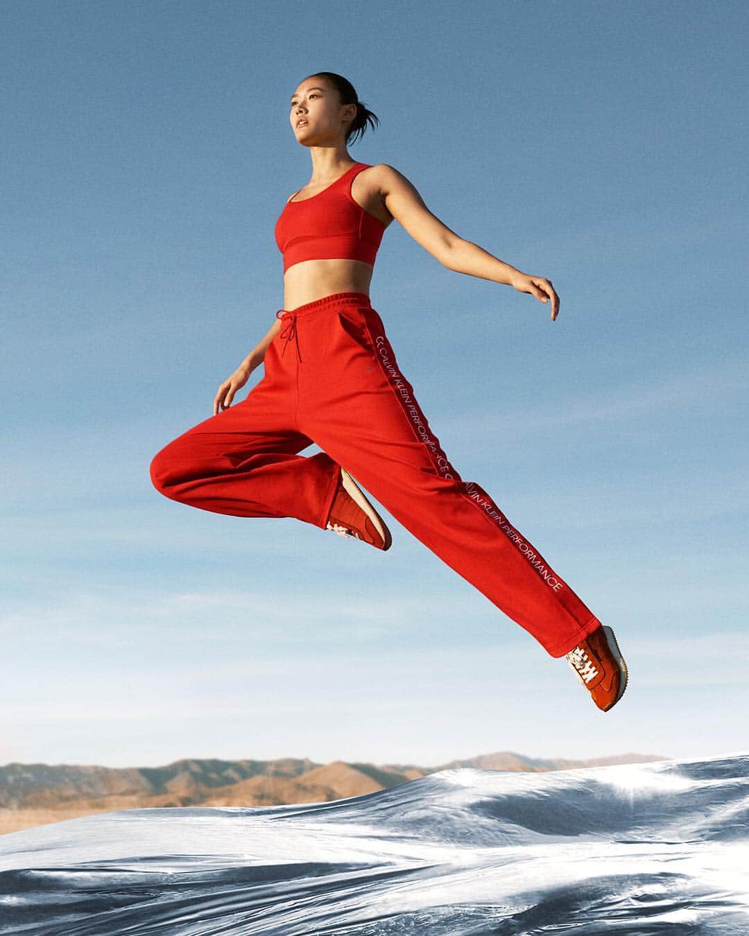 のインスタグラム：「Red alert 🚨 our #Spring2019 #CALVINKLEINPERFORMANCE collection has landed — featuring the Re-Emerge bonded bra with mesh panels and knit logo sweatpants. ⠀⠀⠀⠀⠀⠀⠀⠀⠀⠀⠀⠀ ⠀⠀⠀⠀⠀⠀⠀⠀⠀⠀⠀⠀ Tap to shop now [Asia]. #MYCALVINS」