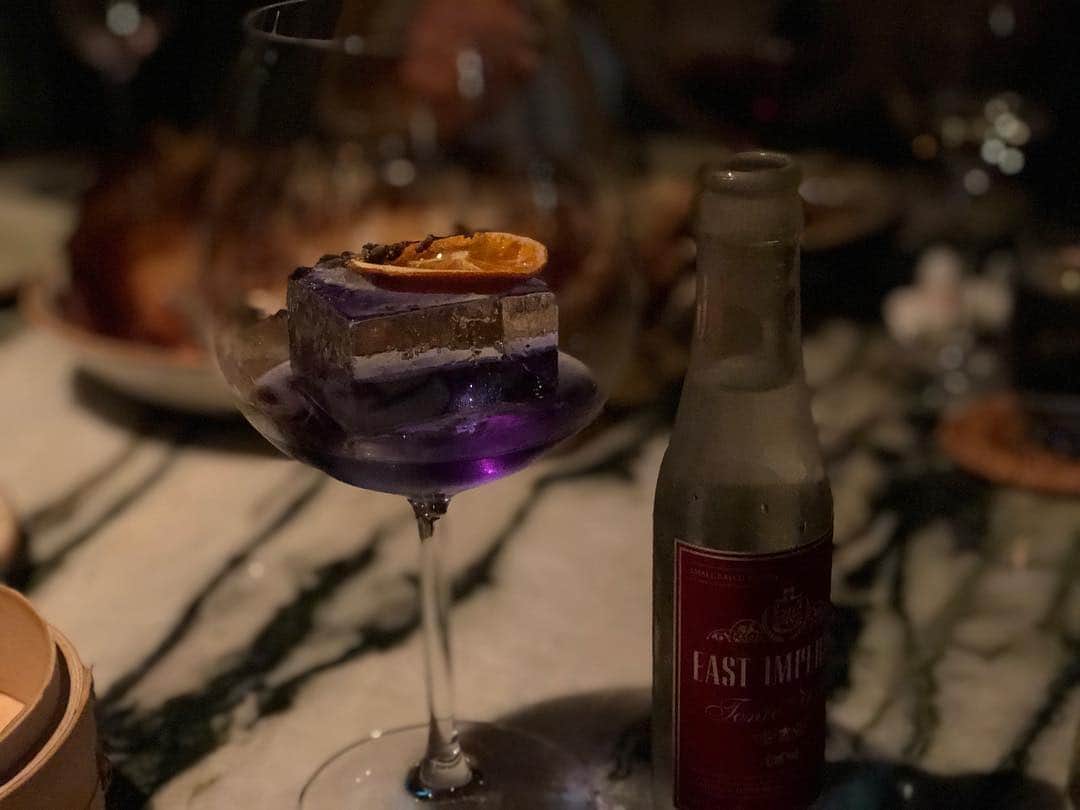 のインスタグラム：「BALI→SINGAPORE ジントニックもインスタ映えだね  #bali #いっきに都会#singapore #gin」