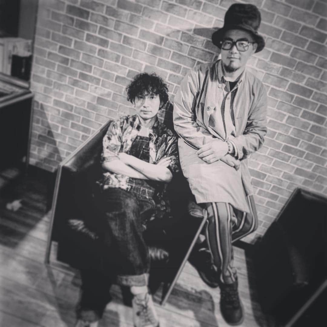 ダイスケさんのインスタグラム写真 - (ダイスケInstagram)「Acoustic journey全13公演終了しました。 平成最後のツアー楽しかった！ 自分にできること、自分にしかできないこと、探しながら、信じながら歩いていこうと思います。 この旅に遊びに来てくれたみんな、最高の相棒くわG、スタッフみんなに感謝しながら新しい時代に向けてやっていこうと思います！ ありがとうと、そしてこれからもよろしく！  #Acousticjourney #feneeds  #旅 #平成最後  #はじまり」4月30日 4時26分 - daisukekatayama_official