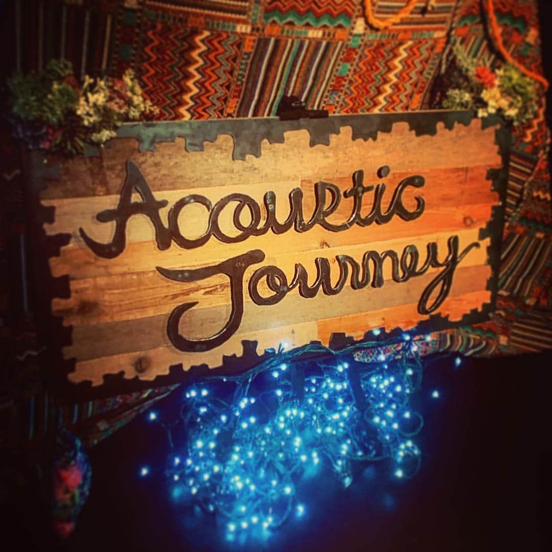 のインスタグラム：「Acoustic journey全13公演終了しました。 平成最後のツアー楽しかった！ 自分にできること、自分にしかできないこと、探しながら、信じながら歩いていこうと思います。 この旅に遊びに来てくれたみんな、最高の相棒くわG、スタッフみんなに感謝しながら新しい時代に向けてやっていこうと思います！ ありがとうと、そしてこれからもよろしく！  #Acousticjourney #feneeds  #旅 #平成最後  #はじまり」