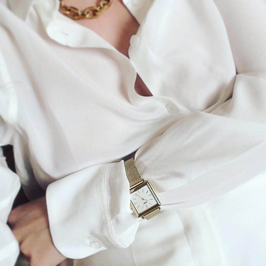 Henry London Official page of Britishさんのインスタグラム写真 - (Henry London Official page of BritishInstagram)「Classic white tailoring with our sleek Heritage Square styled by @iambodiul  #whiteandgold #gold #goldwatch #square #squarewatch #vintagestyle #vintagedesign #classic #classicdesign #boyfriendstyle #unisex  #londondesign #britishdesign #scandistyle #sleekdesign #womw #wristwatch #wristwatchcheck #accessoriesoftheday  #wristcandy #horologie #horology #luxurywatch #lovewatches #dailywatch #midcenturydesign #timepiece #mensstyle #mondaymotivation」4月30日 4時40分 - henrywatches