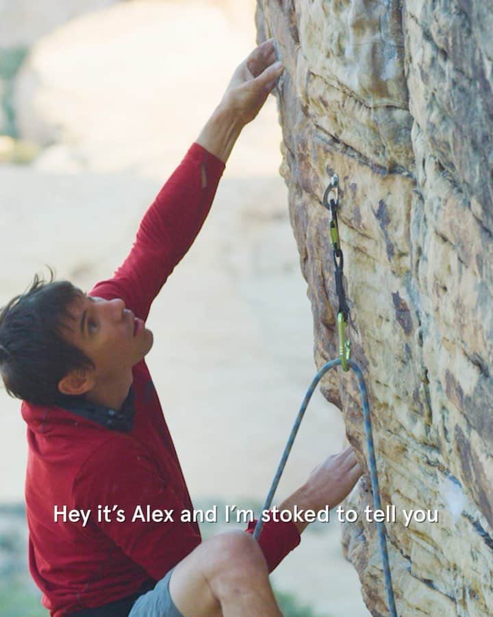 ロブ・ディアデックのインスタグラム：「The @dyrdekmachine portfolio company  @livemomentous is doing an amazing campaign with the Honnold Foundation. You already know what an epic human being @alexhonnold is, and you should know that his foundation is a doing some great work.  With each bottle sold of our Plant Based Protein, $6 will be donated to @alexhonnold’s foundation. And now that donation is being matched by a close friend of Alex’s, to make it $12 per bottle. That is enough money to provide two solar lanterns to a household in Malawi and Zambia. It will allow adults to cook, children to do their homework and families to gather after sundown, free from the dangers of kerosene-burning lamps.  Let's make it happen!  #manufacturingamazing #dyrdekmachine」